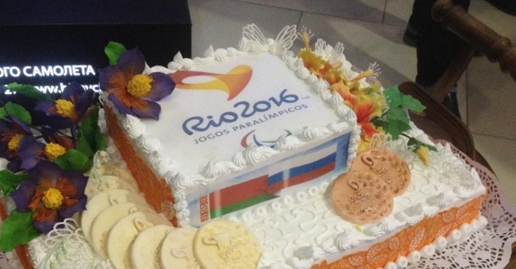 Belarusian Paralympians get cake with Russian flag at Minsk airport