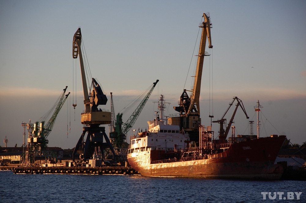 Moscow erects border with Belarus, undermines its links with Ukraine and the Baltics