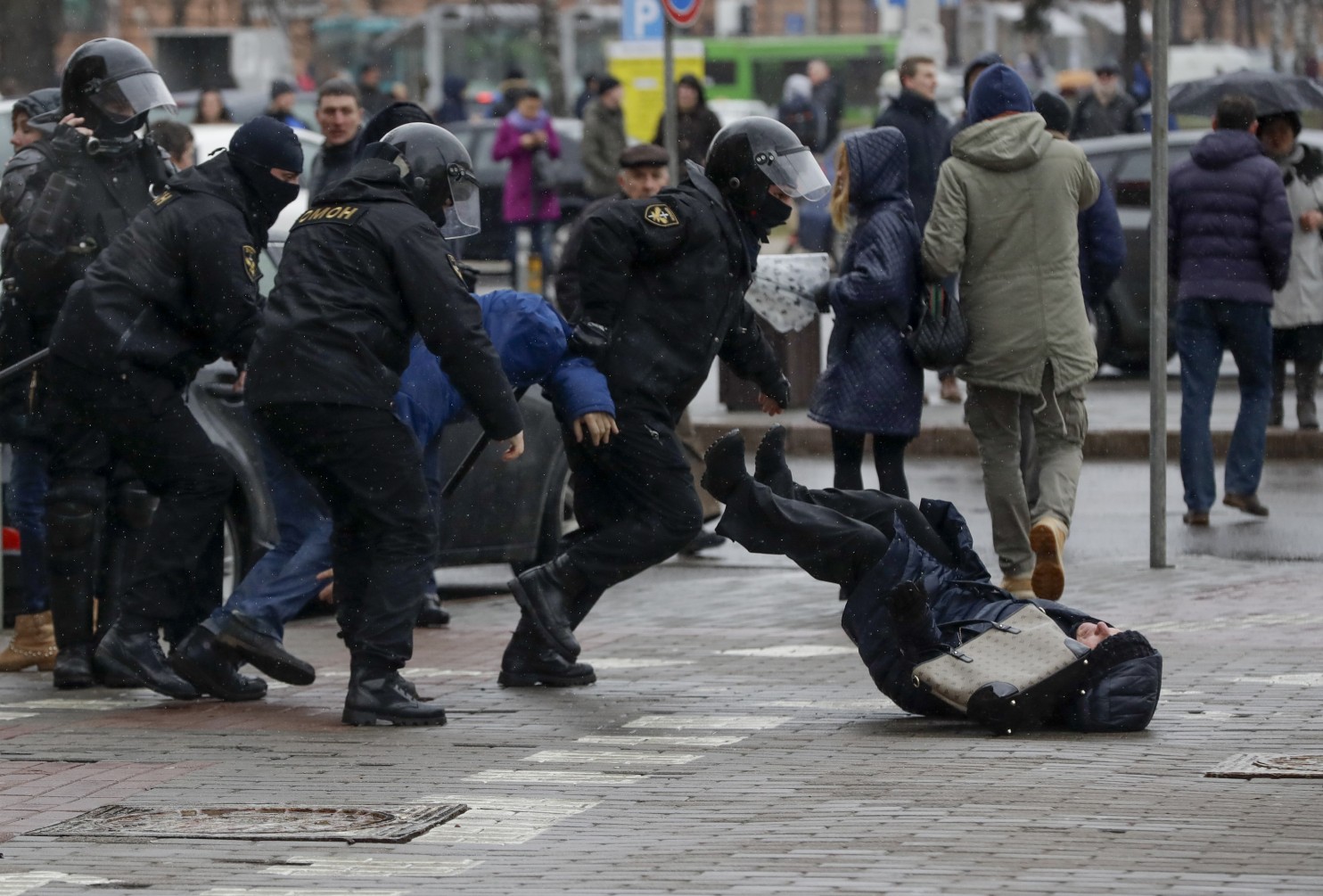 The Washington Post: Belarus police arrest over 400 protesters; many are beaten
