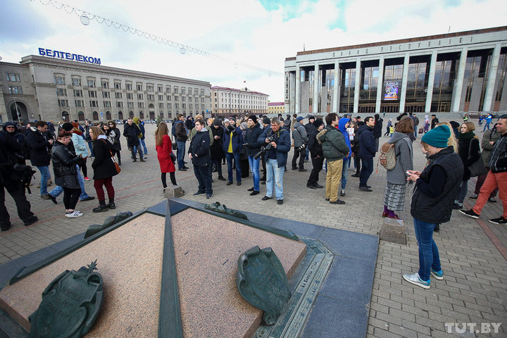 Protests in Belarus go on - more people detained