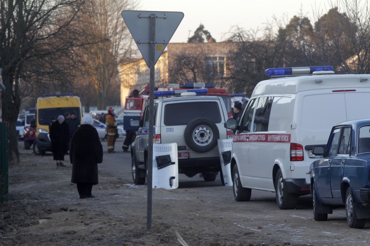 В Барановичах спецназ штурмом взял дом, который хозяин угрожал взорвать »  Новости Беларуси - последние новости на сегодня - UDF