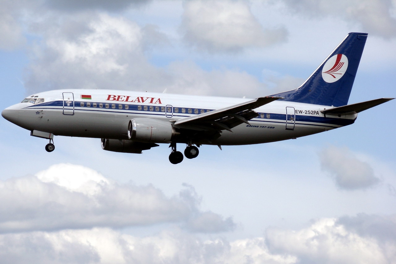 Сайт белавиа минск. Белавиа в Тбилиси. Belavia самолеты. Пассажирский самолёт Беларуси. Белавиа маленький самолет.
