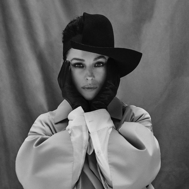 "Отошла от образа секс-бомбы". Моника Беллуччи в элегантной фотосессии для The Glass Magazine "Отошла от образа секс-бомбы". Моника Беллуччи в элегантной фотосессии для The Glass Magazine