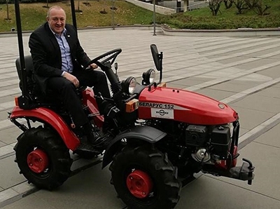 Топ-8 дорогих подарков, которые Лукашенко получал или дарил за последний год (фото)