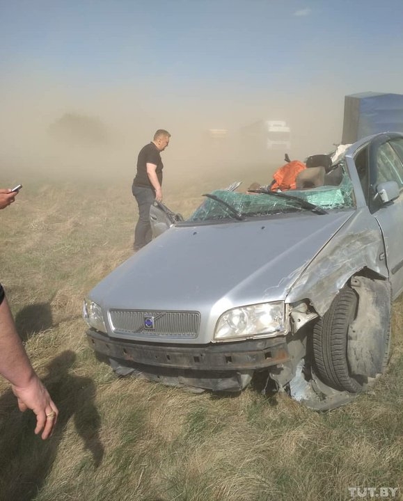 На трассу М1 налетела "песчаная буря", много ДТП На трассу М1 налетела "песчаная буря", много ДТП