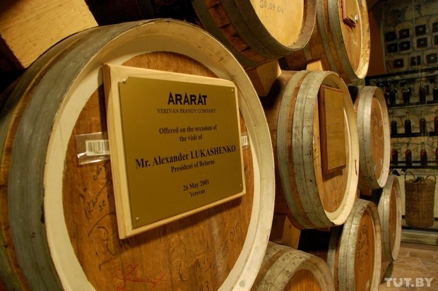 Глас народа: "Армянский вопрос крепко засел в печенках Лукашенко" Глас народа: "Армянский вопрос крепко засел в печенках Лукашенко"