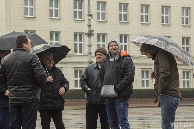 Несмотря на дождь и автозак. В Бресте снова протестовали против строительства аккумуляторного завода 