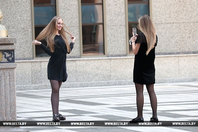 30 красавиц в кабинете Лукашенко