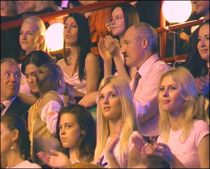 С какими девушками Лукашенко появлялся на конкурсе "Мисс Беларусь"