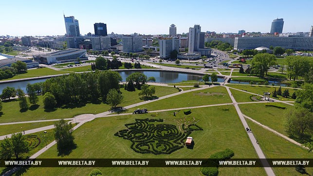 3,000 Bushes! Labirynth In Form Of Belarus’ Map Planted In Minsk