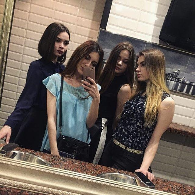 Активистка “Руси молодой”: “Очень двоякая ситуация с георгиевскими ленточками”