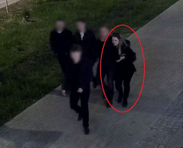 Танцовщица на Зыбицкой забралась на BMW и повредила его