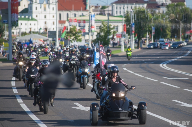 В Минске прошел парад мотоциклисток. Фоторепортаж.