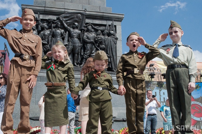 Russian Cossacks, beer, veterans: Minsk on Victory Day (photo report)