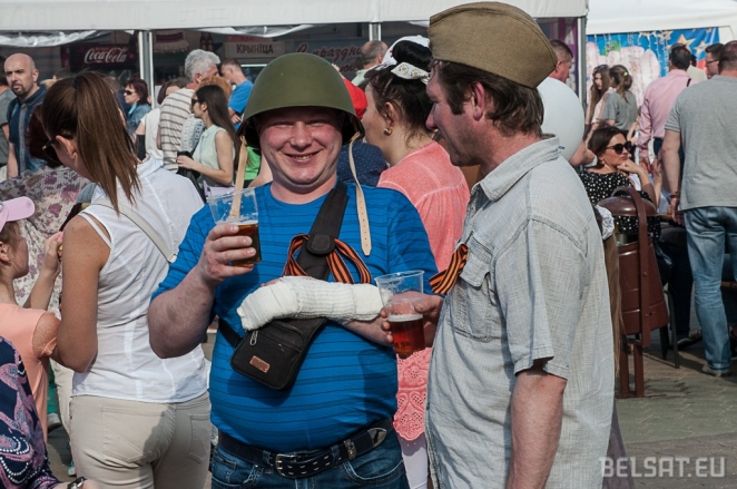 Russian Cossacks, beer, veterans: Minsk on Victory Day (photo report)