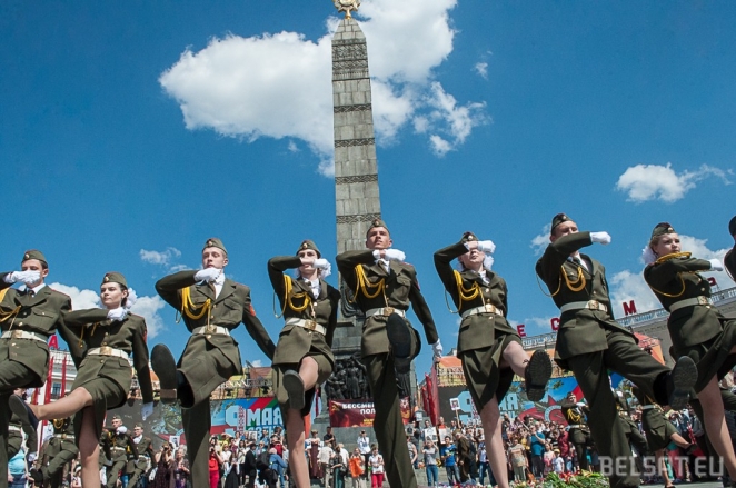 Russian Cossacks, beer, veterans: Minsk on Victory Day (photo report)
