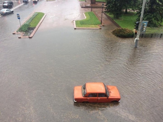 Фотофакт. Из-за дождя в Минске затопило улицы
