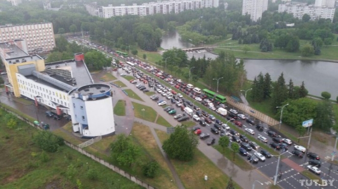 Фотофакт. Из-за дождя в Минске затопило улицы