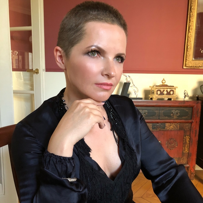 "Сбрить можно не только усы". Бывшая жена Пескова радикально сменила имидж