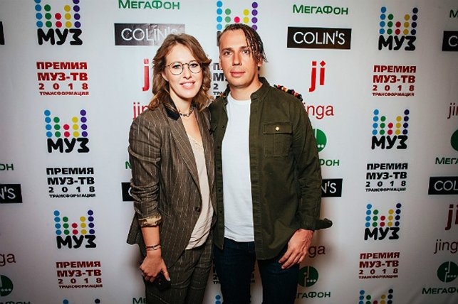 Максим Галкин шокировал косичками на голове Максим Галкин шокировал косичками на голове