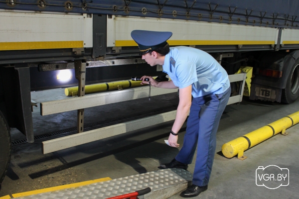 Как белорусская таможня "просвечивает" автомобили