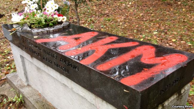 Eating Over The Bones At Stalin Killing Field?