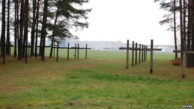 Eating Over The Bones At Stalin Killing Field?