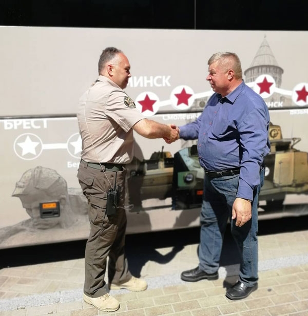 Кто ездит по Беларуси на бронетехнике под символикой "Новороссии" Кто ездит по Беларуси на бронетехнике под символикой "Новороссии"