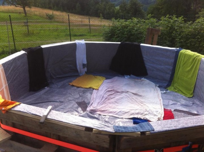 Бассейн за 80 долларов: немецкий мастер построил бассейн из поддонов своими руками