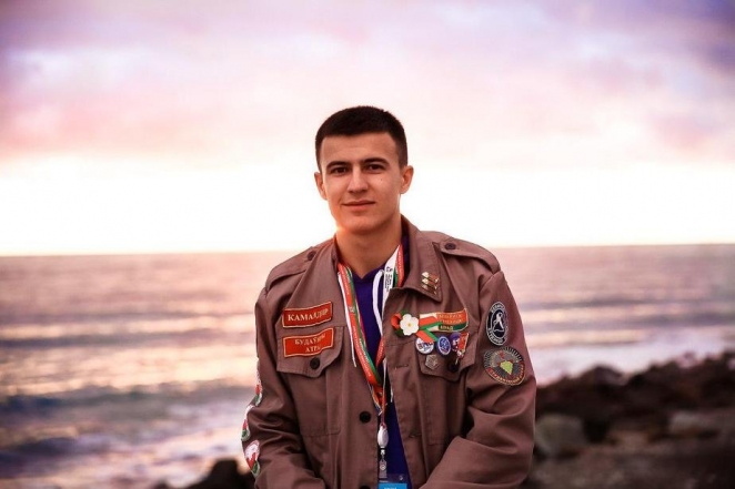 22-летний "ветеран БРСМ" объяснил, откуда у него на груди столько медалей