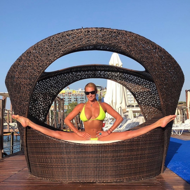 Анастасия Волочкова в стрингах показала свое сокровище