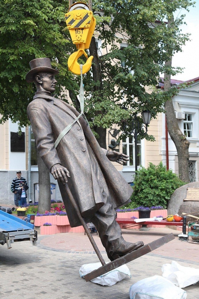 Monument to world's tallest man unveiled in Viciebsk (photo)