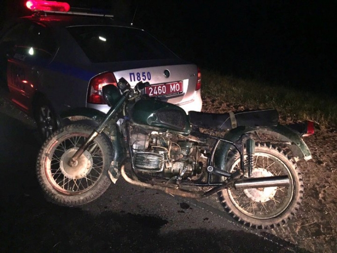 В Заславле пьяный восьмиклассник на мотоцикле врезался в машину ГАИ
