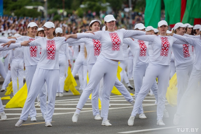 Впереди длинные выходные: когда и как будем отдыхать и когда отрабатывать 
