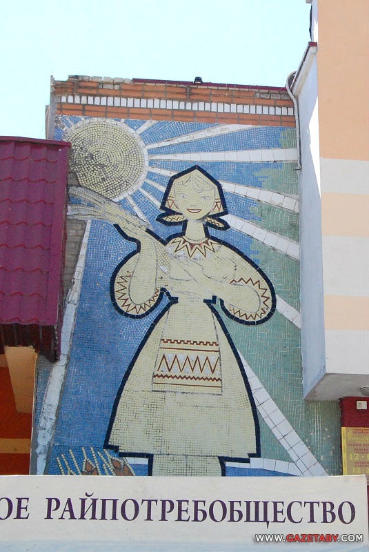 "Работать ездят в колхозы, потому что делать в этом райцентре нечего" "Работать ездят в колхозы, потому что делать в этом райцентре нечего"