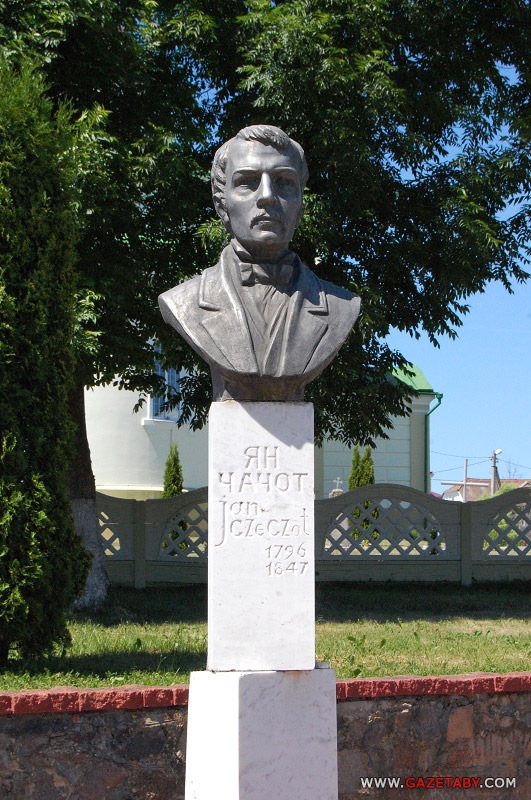 "Работать ездят в колхозы, потому что делать в этом райцентре нечего" "Работать ездят в колхозы, потому что делать в этом райцентре нечего"