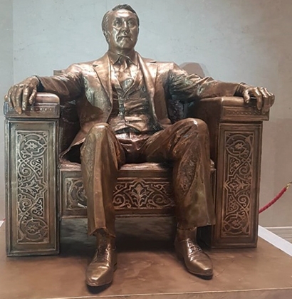 В Астане установлена скульптура Назарбаева, повторяющая статую Линкольна