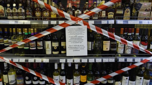 Два бокала в неделю - максимум? Ученые рассказали, сколько можно пить