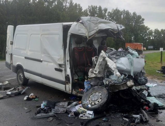 Под Каменцем самосвал не пропустил микроавтобус: мать и двое детей погибли Под Каменцем самосвал не пропустил микроавтобус: мать и двое детей погибли