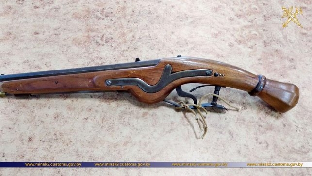 Минские таможенники обнаружили в посылке из Нидерландов пистолет Минские таможенники обнаружили в посылке из Нидерландов пистолет