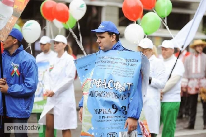 На парад 3 июля в регионах вышли патологоанатомы, человек-кирпич и человек-фосфат