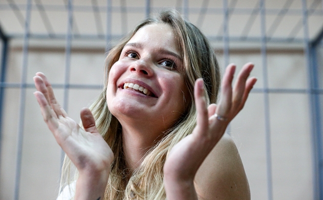 Девушка, выбежавшая на поле в финале ЧМ: "Я привыкла, что я – длинноногая тварь"