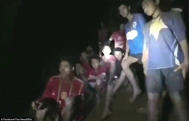 История тренера из тайской пещеры, который научил детей медитировать и этим спас их
