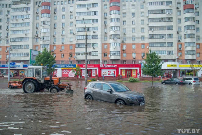 Выжить в сезон дождей и не угробить машину. Советы эксперта о том, как ездить во время потопа