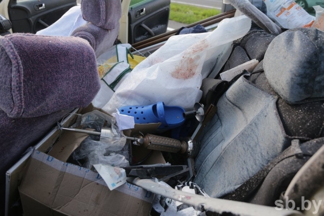 Страшная авария на М1: под Дзержинском микроавтобус смял легковушку