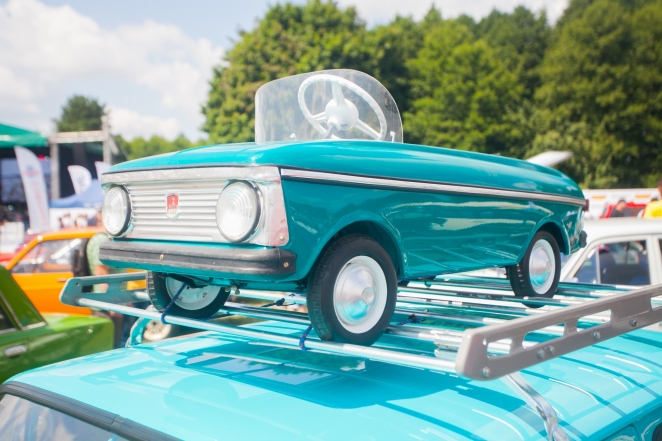 На автомобильном фестивале под Гродно экскаватор раздел девушку