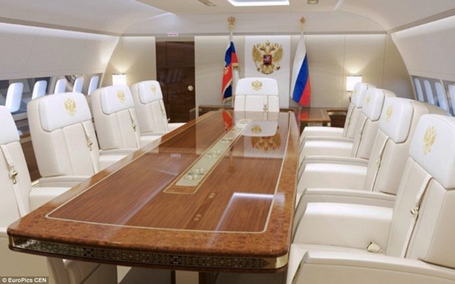 В сеть попали фотографии роскошного самолета Путина