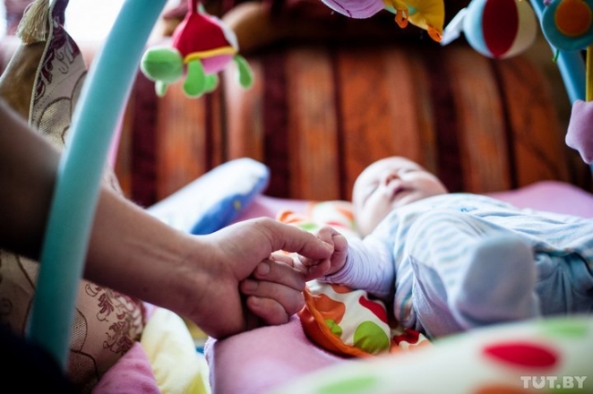 Вырастут пособия на детей и пенсии, подорожают мобильные звонки и сигареты. Топ изменений августа