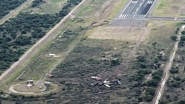В Мексике при взлете разбился пассажирский самолет