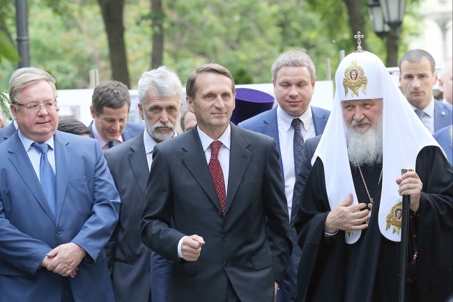 Путин создает сеть элитных обществ для людей во власти